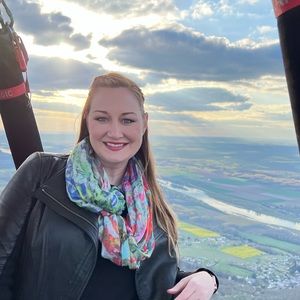 Meet your Posher, Hilary